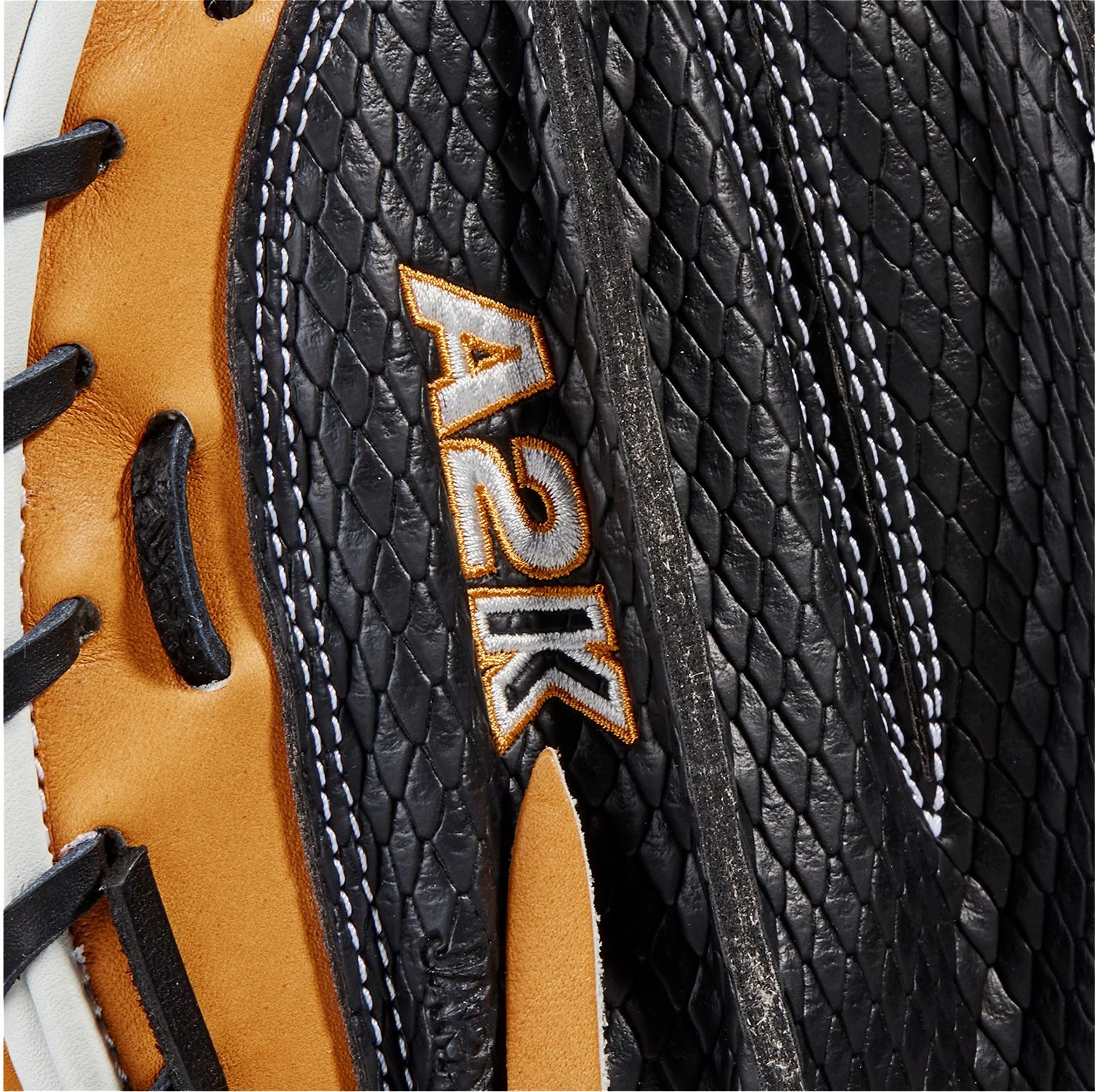 Wilson 33.5'' M1DSS A2K SuperSkin Series Catcher's Mitt 2023 For Unisex Tan/black - Image 7